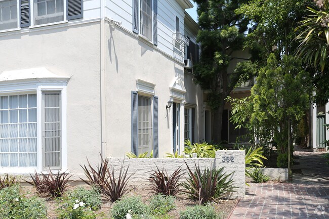 Foto del edificio - 352 S Elm Dr