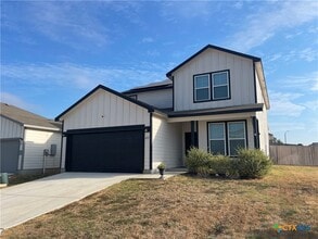 Building Photo - 457 Lynwood Gold
