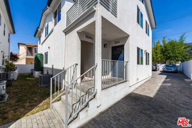 Foto del edificio - 7834 Flight Ave