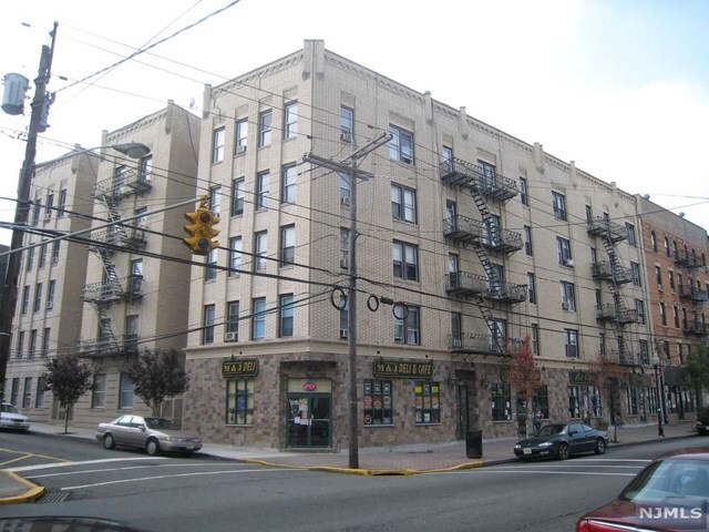 Primary Photo - 4530-4536 Park
