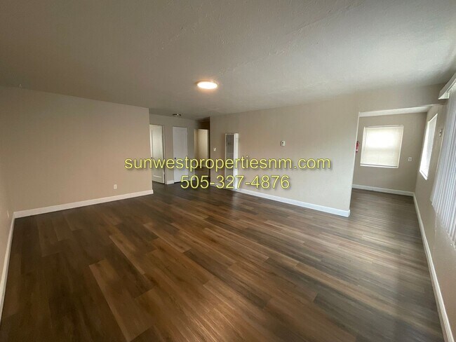 Foto del edificio - 2 Bed 1 Bath, Recently Updated