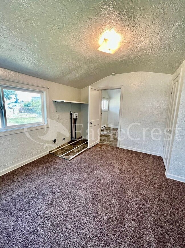 Foto del edificio - Comfortable 2-Bedroom Home with Fenced Yard & Washer/Dryer Hookups