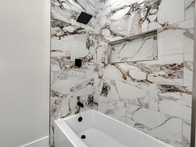 Foto del edificio - 7016 Delesandri Dr