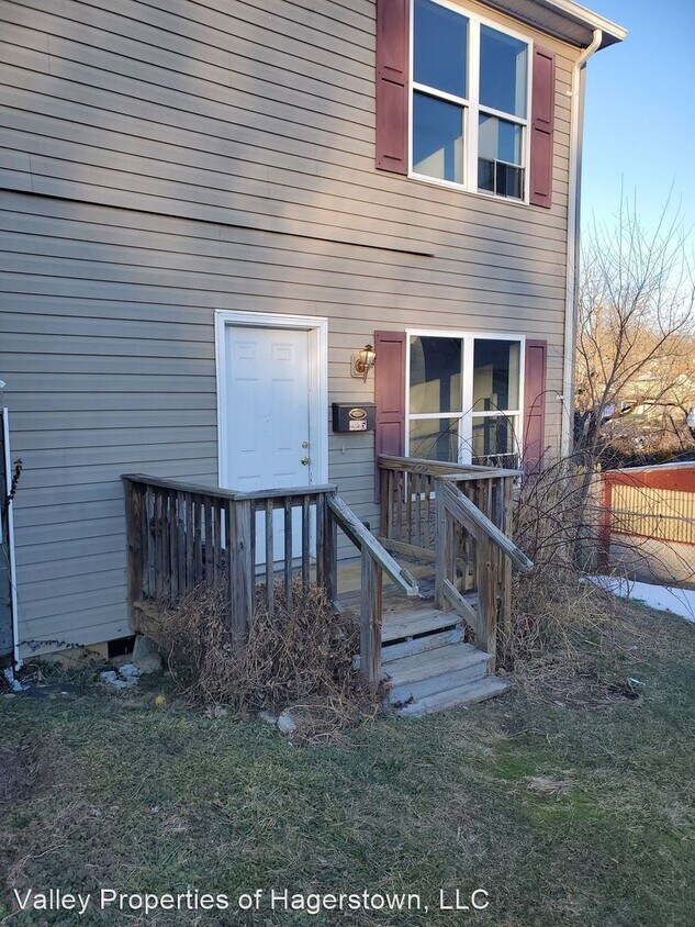 Primary Photo - 2 br, 2.5 bath House - 225 E Liberty St