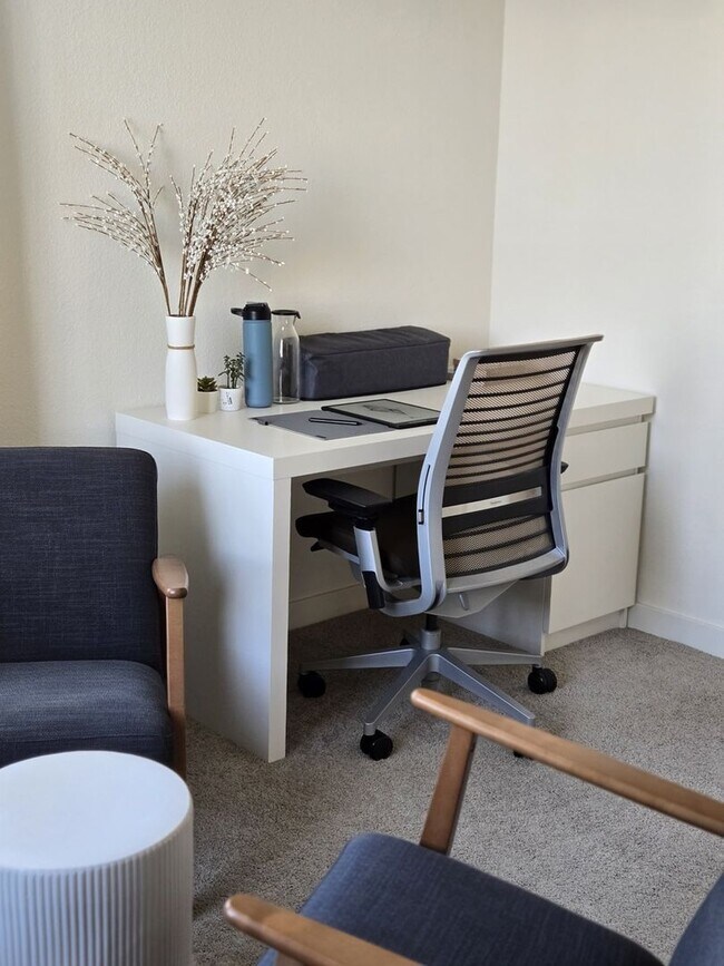 Foto del edificio - 2413 Village Square Blvd