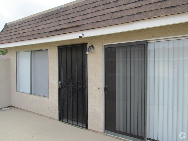 Building Photo - 16720 Cedarwood Cir