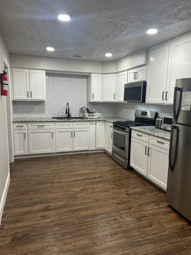 Building Photo - 523 Cresline St