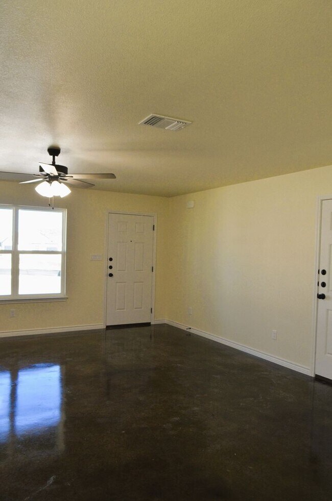 Building Photo - 1001 Cline Dr