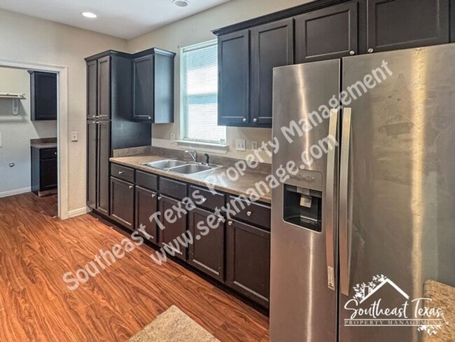 Foto del edificio - 820 Stilwell Blvd
