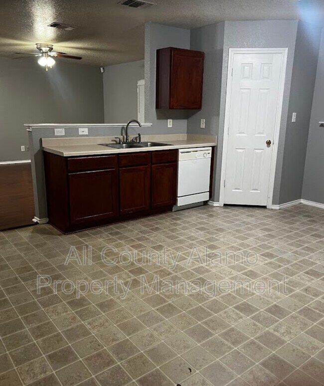 Foto del edificio - 9631 Sandflat Pass