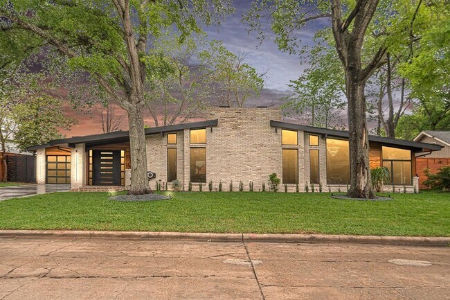 Building Photo - 2510 Underwood St