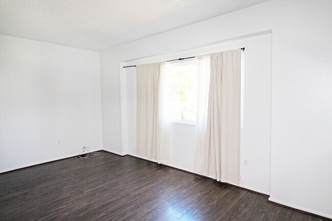Building Photo - 2bed/1 bath walking distance to BART! FREE...