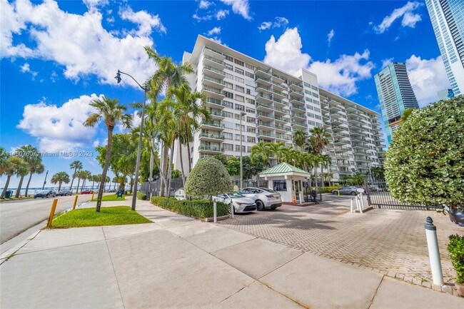 Foto del edificio - 1408 Brickell Bay Dr