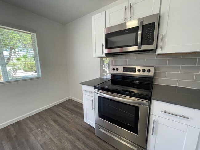 Foto del edificio - South Scottsdale Studio Casita w/ Private Patio | 4 Weeks Free | Remodeled Quartz & Stainless Kit...