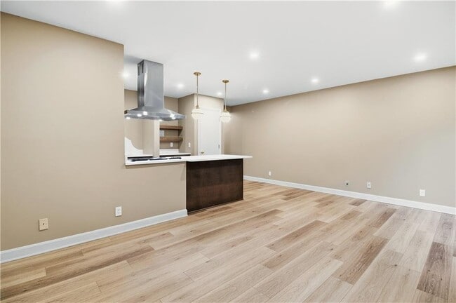 Foto del edificio - 388 S Main St