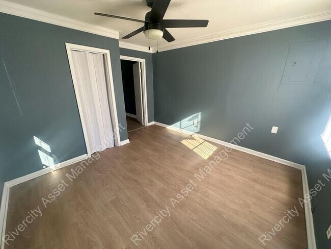 Foto del edificio - Cute Duplex Ready for Move In!!!!!!!!