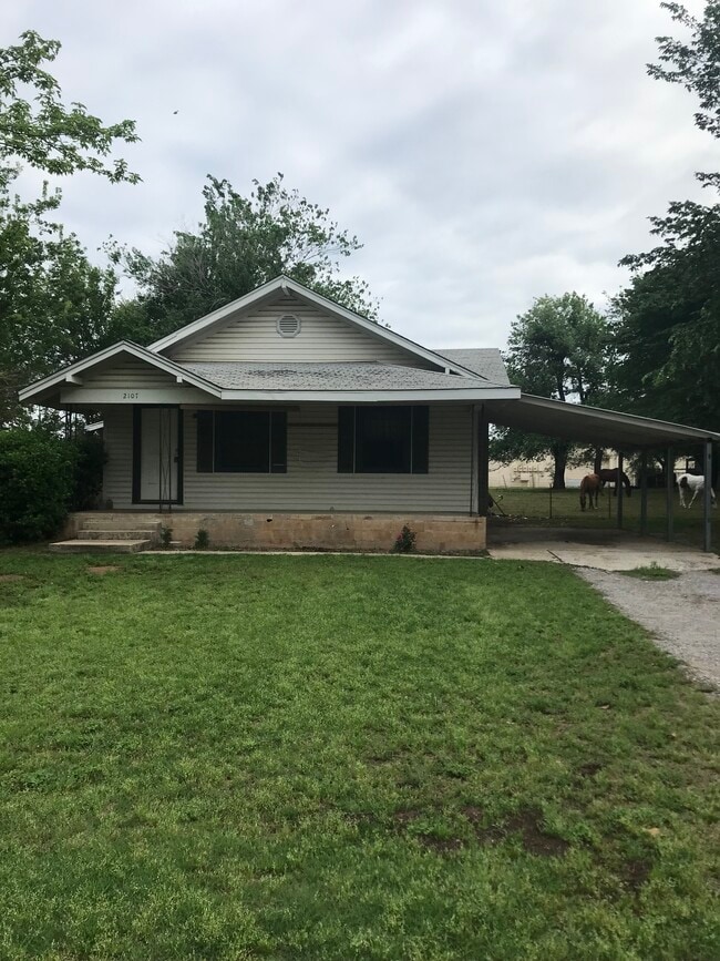 Frente de la casa - 2107 Briggs St