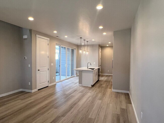 Foto del edificio - Brand new 3 bed 2.5 bath townhome in Stars...