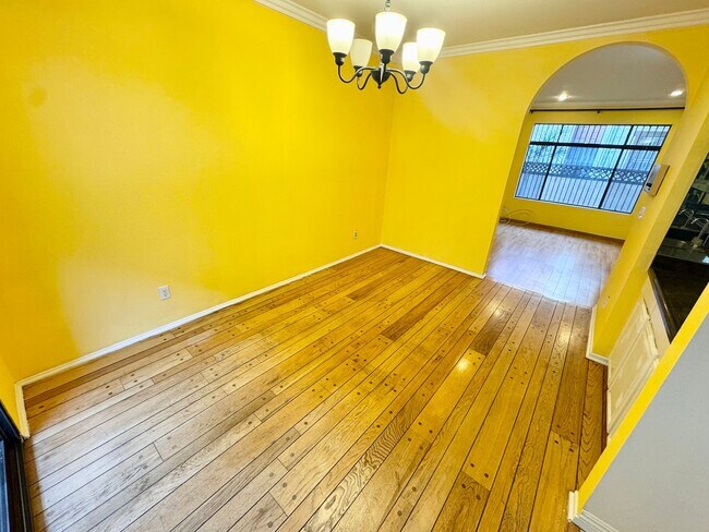 Foto del edificio - *** Charming 4 bed 3.5 bath Alhambra Townhome ***