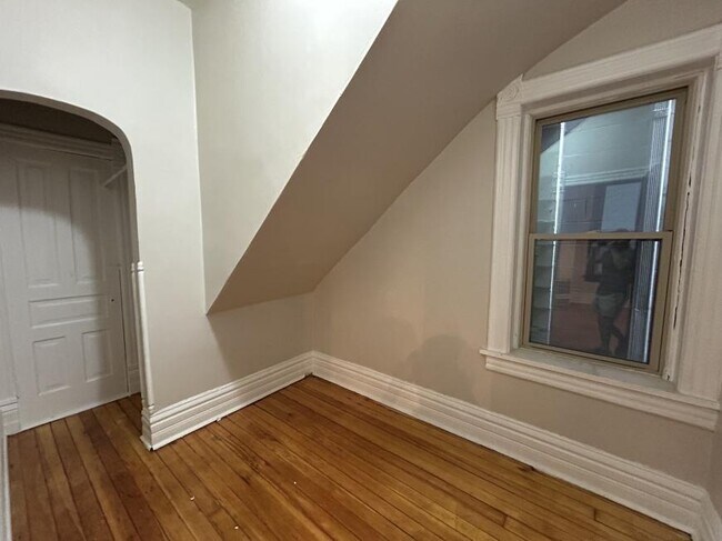 Building Photo - 3 bedroom in Chicago IL 60622