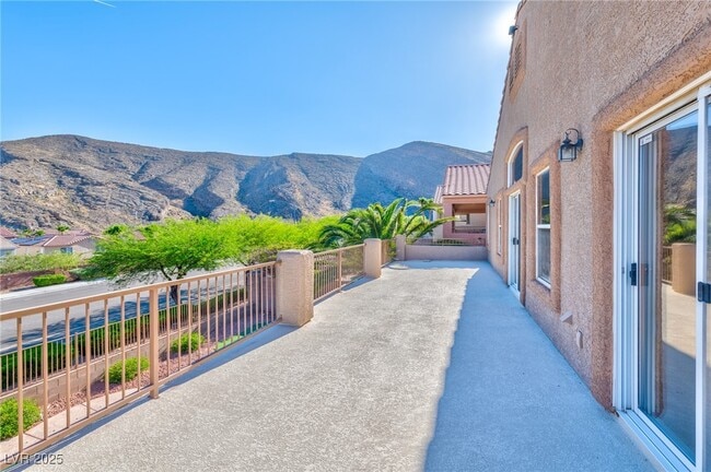 Building Photo - 10737 Hunter Mountain Ave