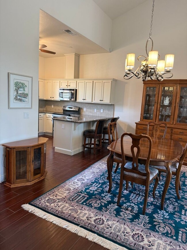 Building Photo - Move-in Ready!