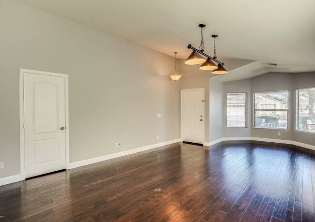 Foto del edificio - 2731 E Alameda Rd