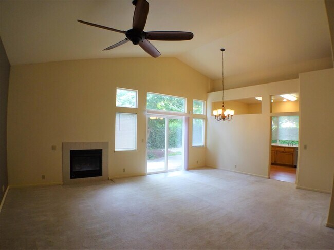 Building Photo - 435 Mission Santa Fe Cir