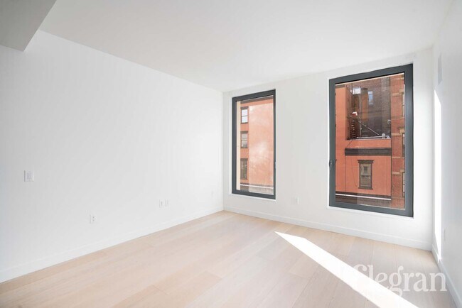 Foto del edificio - 45 E 7th St