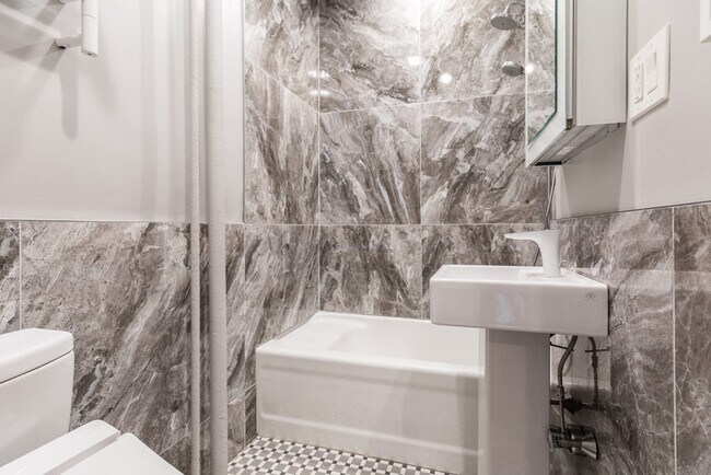 Foto del edificio - 236 Commonwealth Ave