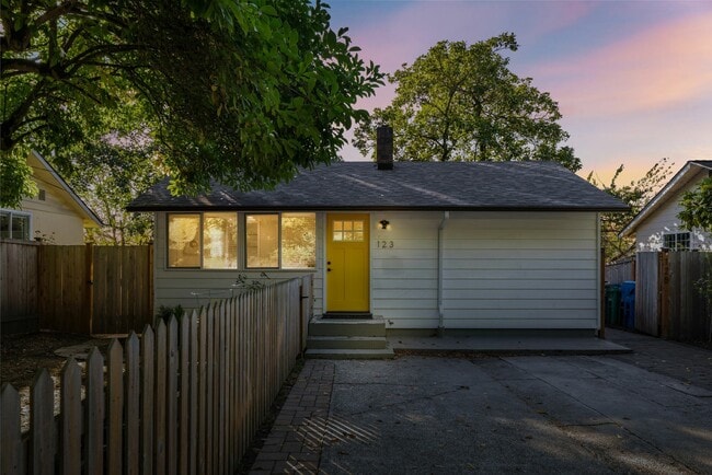 Photo - 123 Martin Luther King Jr Way House