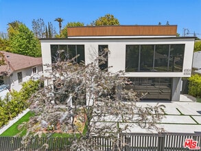 Building Photo - 4904 Van Noord Ave