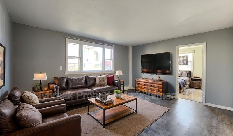 Foto principal - 811 7th Ave N