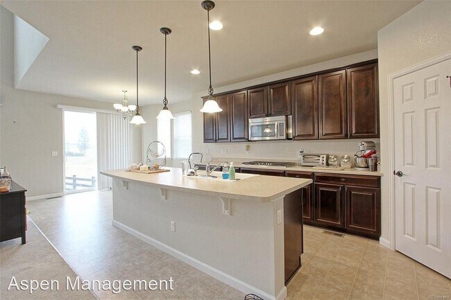 Building Photo - 3 br, 2.5 bath House - 174 Maxwell Circle