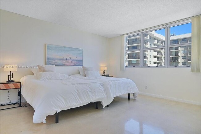 Foto del edificio - 9225 Collins Ave