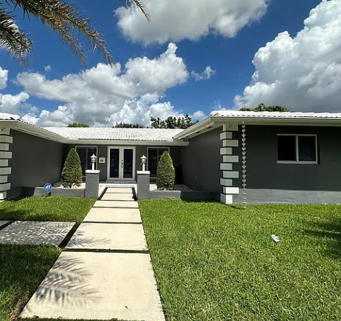 Foto principal - 6951 Miami Lakeway S