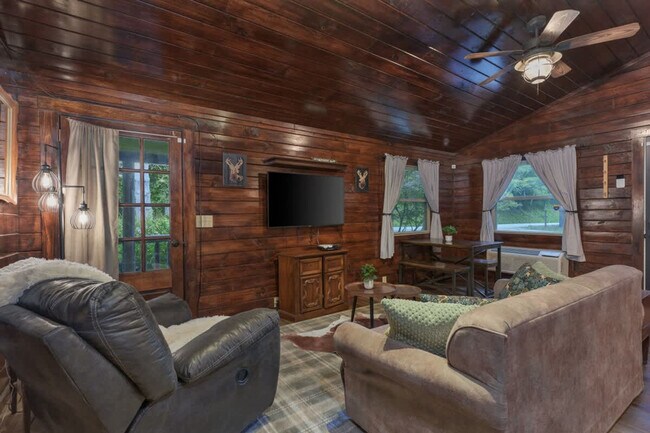 Foto del edificio - 15039 Pleasant Valley Rd