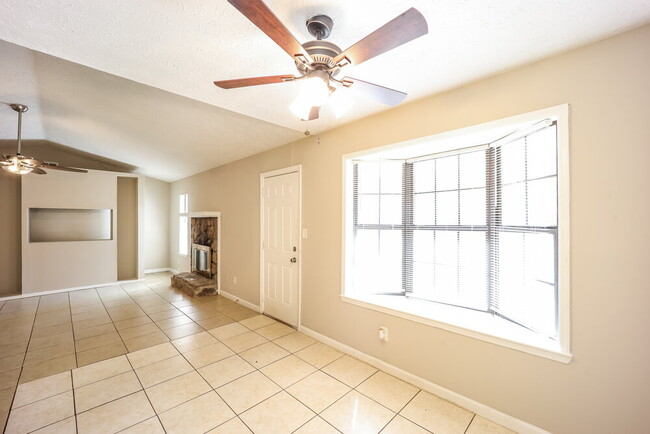 Building Photo - 266 Montego Cir