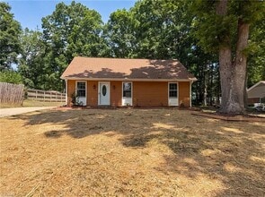 Building Photo - 4708 Chaucer Dr