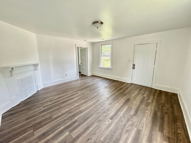 Foto del edificio - MOVE IN READY ONE BEDROOM ONE BATH - GREAT...