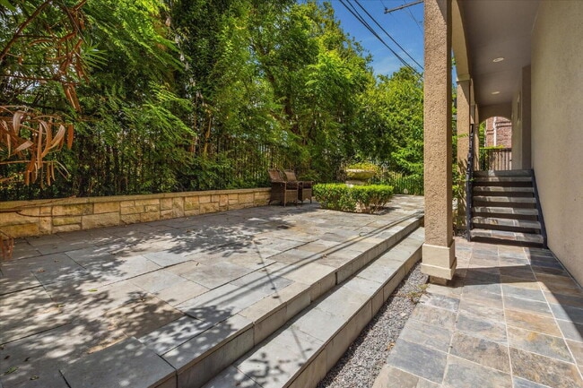 Photo - 3 Bed Townhome for Rent in 77030 Near Texas Medical Center