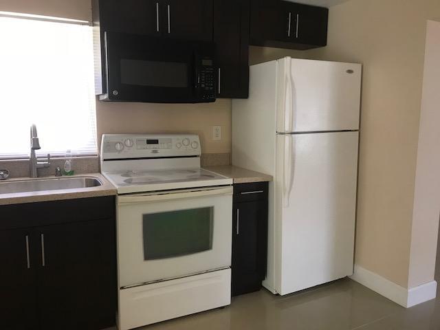 Building Photo - 2457 Sunset Dr