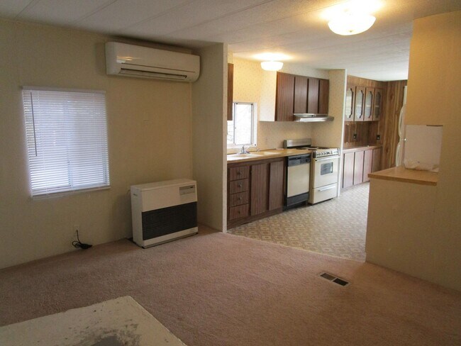 Foto del edificio - Manufactured Home on Acreage with Cascade Mountain Views! - Available Soon!