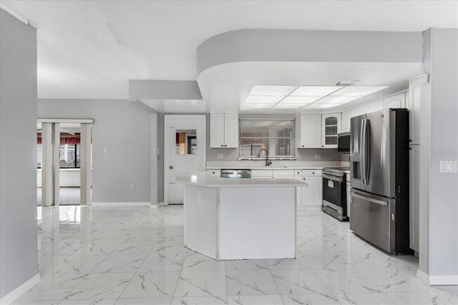 Foto del edificio - 8609 Sunny Hollow Ln