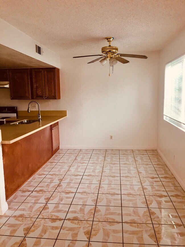 Foto del edificio - 375 W 16th St