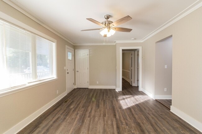 Building Photo - 207 Central Dr