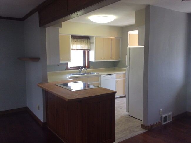 Building Photo - 2521 Badger Ln