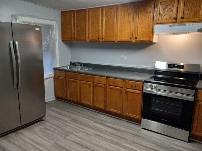 Building Photo - 208 W Davidson Ave