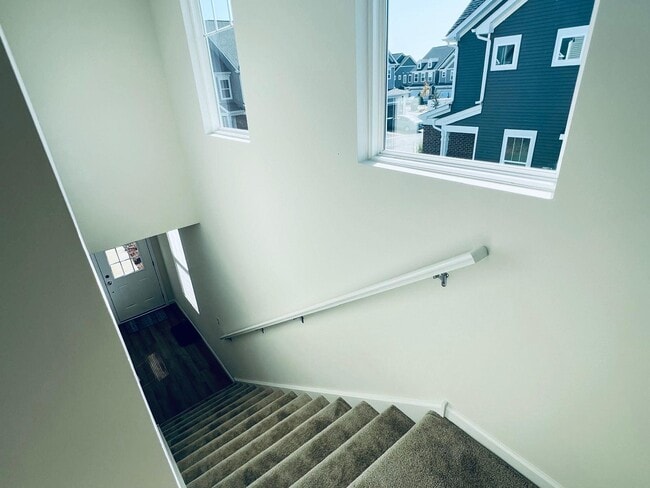 Building Photo - 5935 Hawkweed Dr