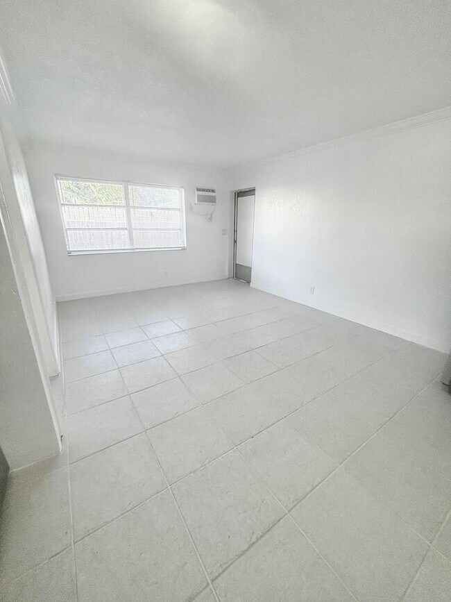 Building Photo - 531 C St